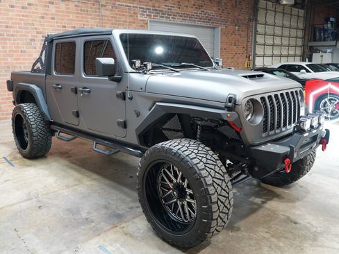Used 2020 Jeep Gladiator Sport w/ Quick Order Package 24S AWD/4WD image 3