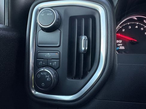 Used 2021 Chevrolet Silverado 1500 LT image 3