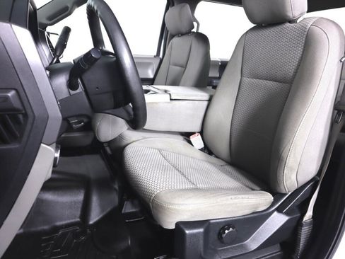 Used 2018 Ford F150 XLT RWD image 30