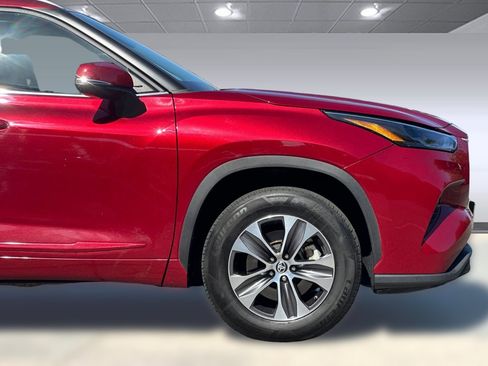 Used 2022 Toyota Highlander XLE FWD image 36