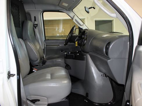 Used 2006 Ford E-350 and Econoline 350 Super Duty RWD image 21