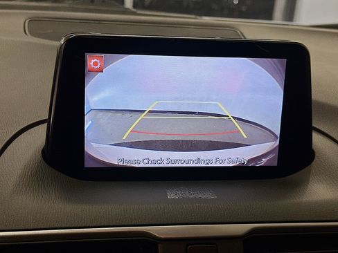 Used 2018 MAZDA MAZDA3 Touring FWD image 23