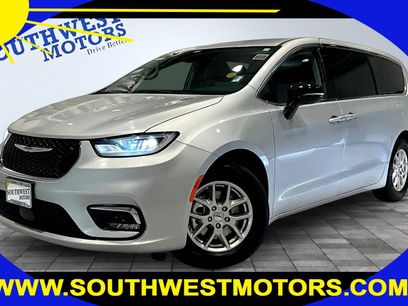 Used 2024 Chrysler Pacifica Touring-L