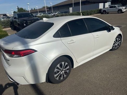 Used 2022 Toyota Corolla LE FWD image 6