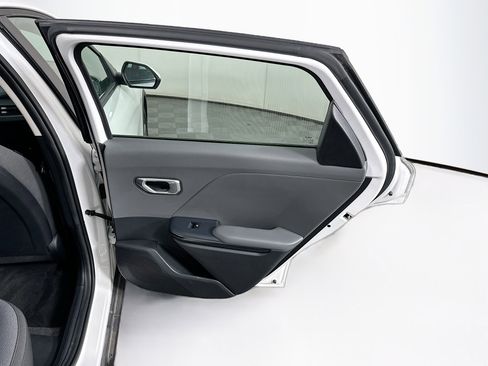 Used 2025 Kia K4 FWD image 27
