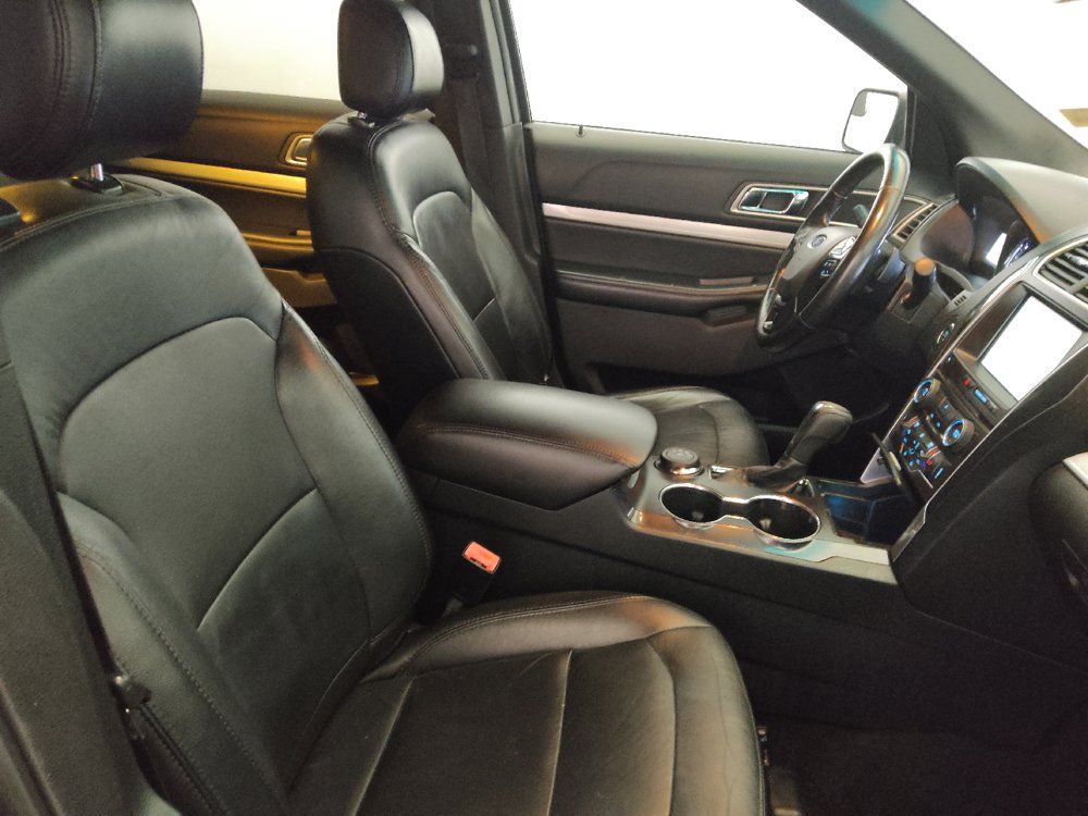 Used 2016 Ford Explorer XLT w/ Equipment Group 202A AWD/4WD image 21