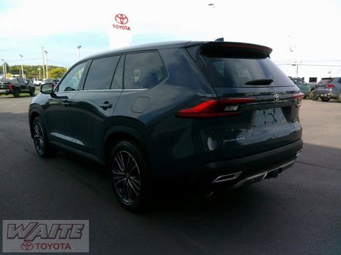 Used 2024 Toyota Grand Highlander AWD Hybrid image 5