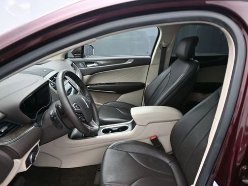 Used 2019 Lincoln MKC Reserve image 11