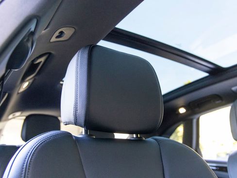 Certified 2025 Porsche Macan image 59