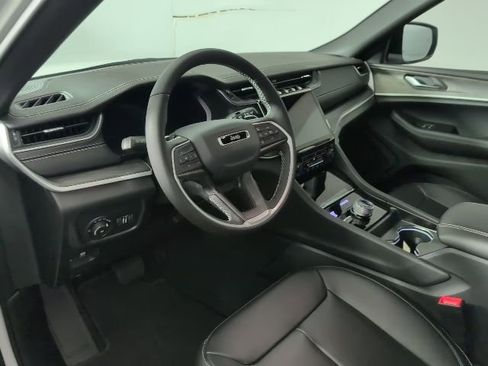 New 2025 Jeep Grand Cherokee Limited AWD/4WD image 9