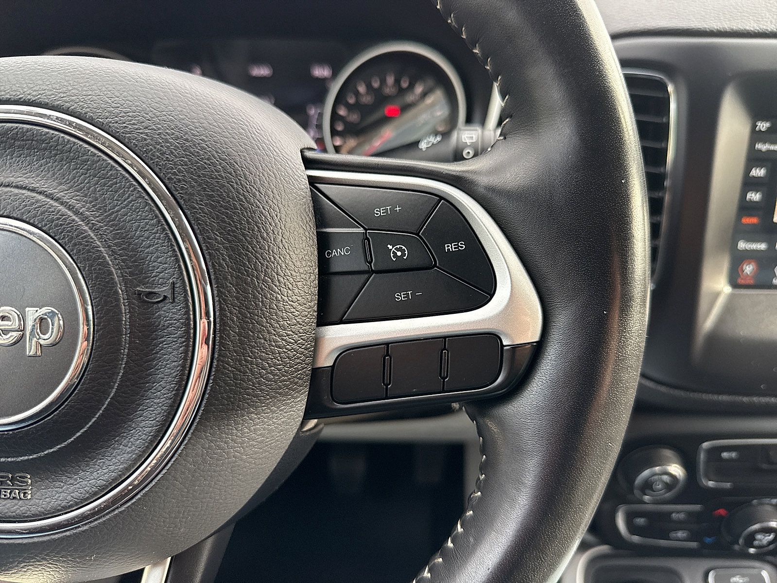 Used 2019 Jeep Compass Latitude w/ Popular Equipment Group AWD/4WD image 40