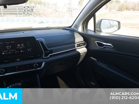 Used 2024 Kia Sportage LX image 19
