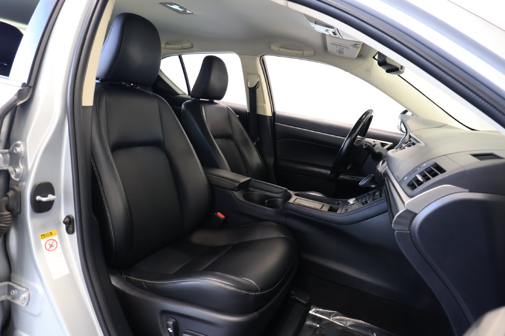 Used 2016 Lexus CT 200h w/ Seat Comfort Package FWD image 21