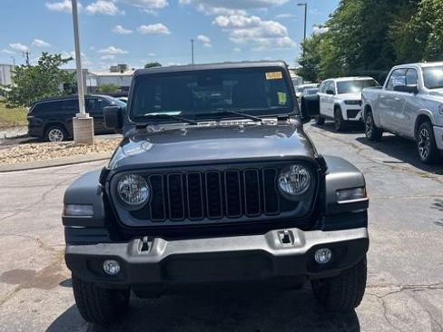 Used 2025 Jeep Wrangler Unlimited Sport AWD/4WD image 2