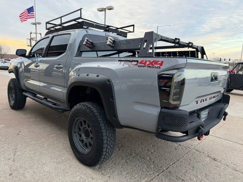 Used 2018 Toyota Tacoma TRD Off-Road image 6