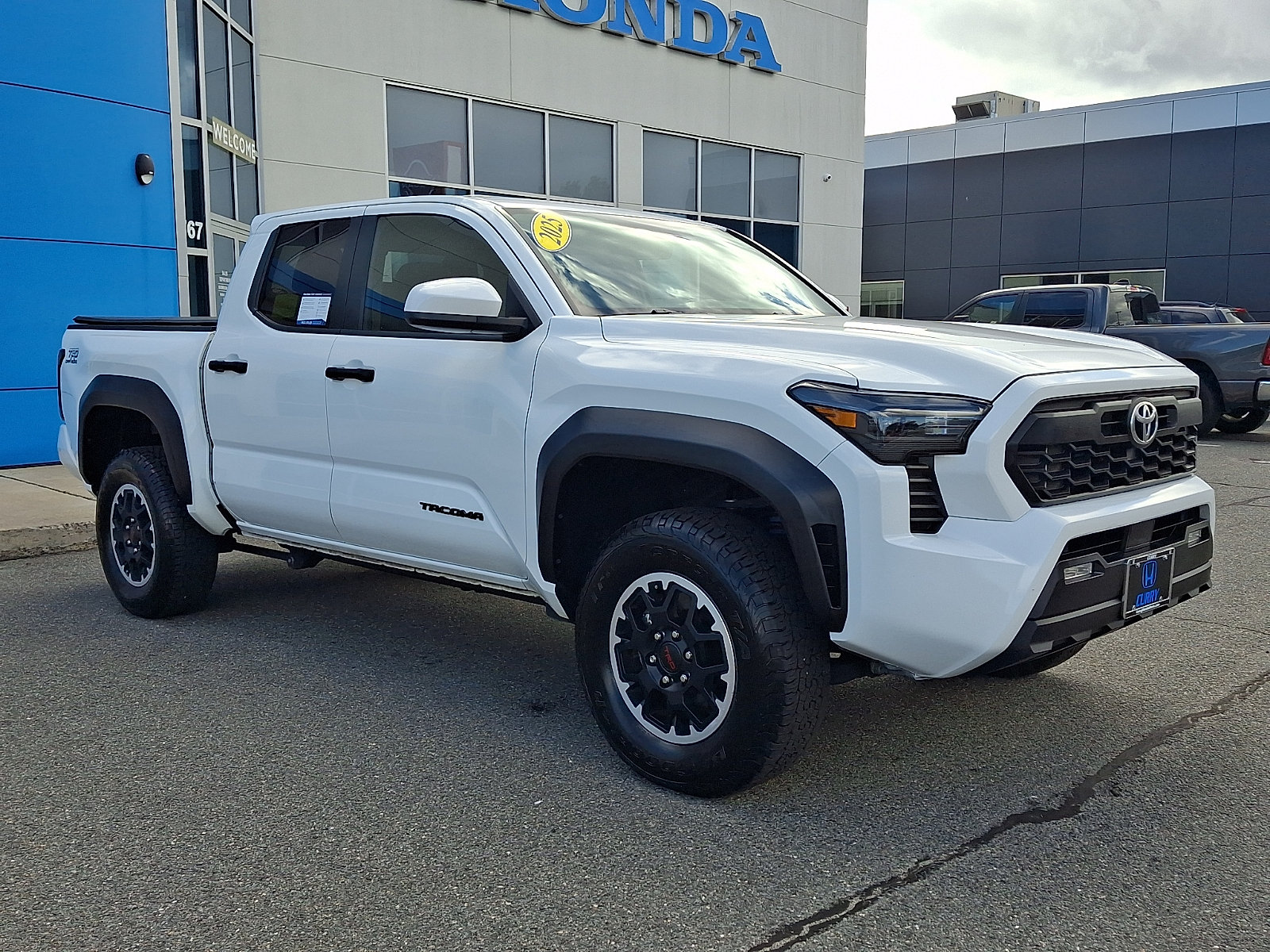 Used 2025 Toyota Tacoma TRD Off-Road AWD/4WD image 3