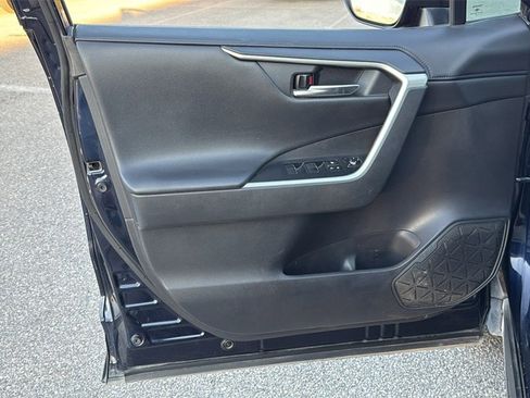 Used 2019 Toyota RAV4 XSE image 8