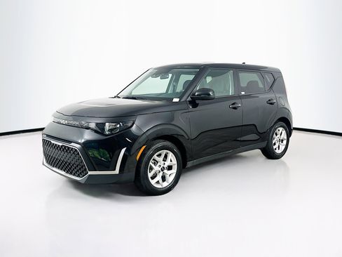 Used 2025 Kia Soul LX w/ LX Technology Package FWD image 3
