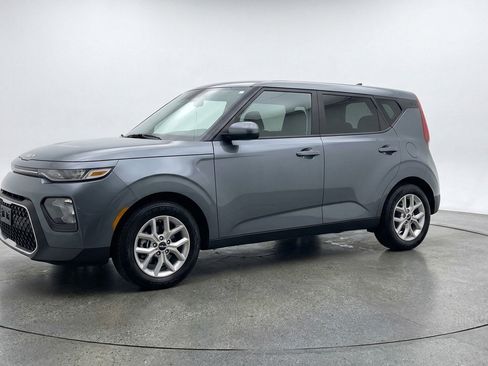 Used 2025 Kia Soul LX w/ LX Technology Package image 3