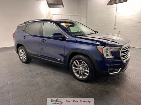 Used 2022 GMC Terrain SLT image 3
