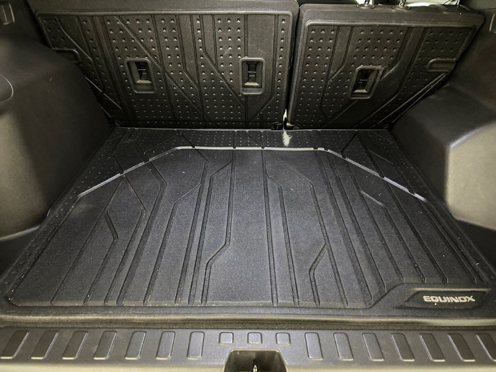 Used 2023 Chevrolet Equinox LS w/ Midnight Edition FWD image 25