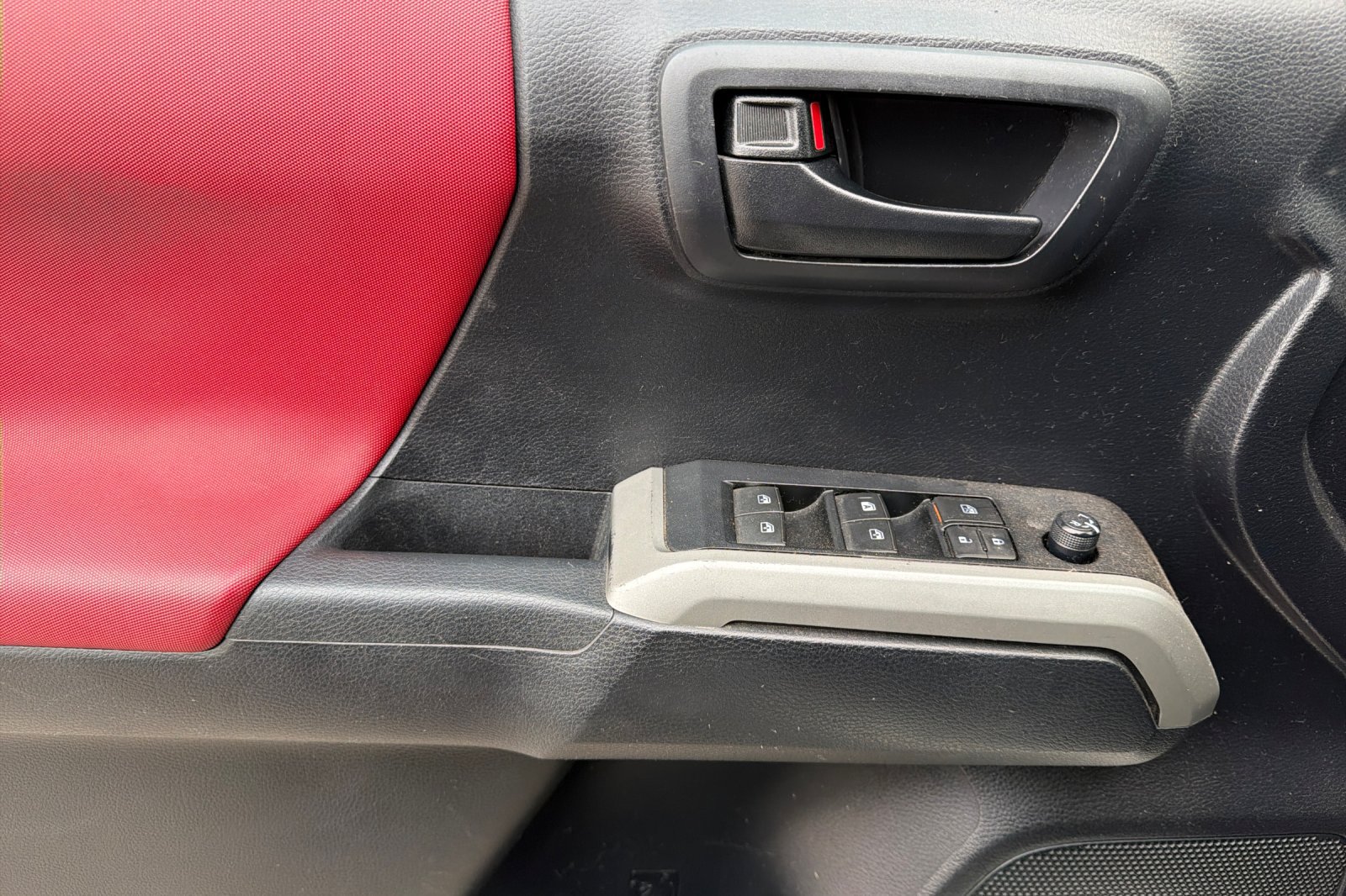 Used 2019 Toyota Tacoma SR5 RWD image 13