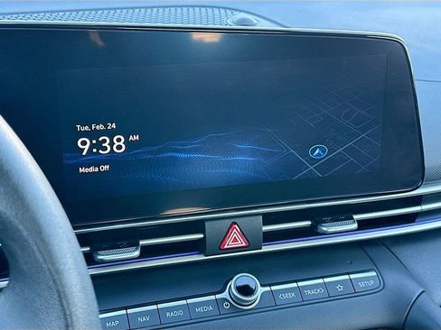 Used 2024 Hyundai Elantra SEL image 15