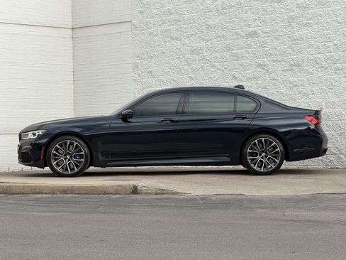 Used 2022 BMW M760i xDrive w/ Luxury Rear Seating Package AWD/4WD image 2