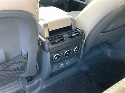 Used 2023 Land Rover Defender 110 SE image 37