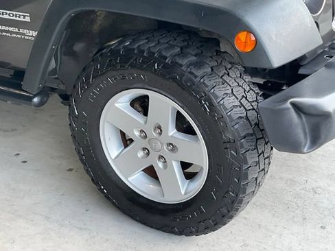 Used 2018 Jeep Wrangler Unlimited Sport S AWD/4WD image 25