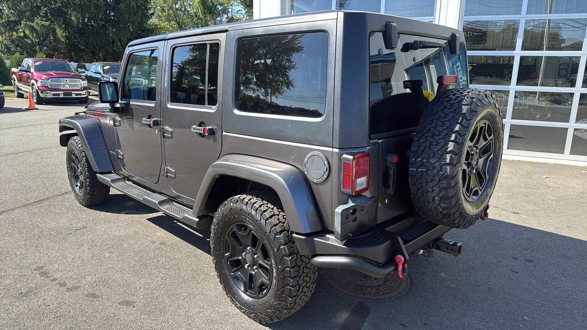 Used 2016 Jeep Wrangler Unlimited Sahara AWD/4WD image 5