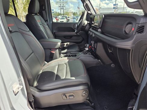 Used 2025 Jeep Wrangler Unlimited Rubicon w/ Safety Group image 17