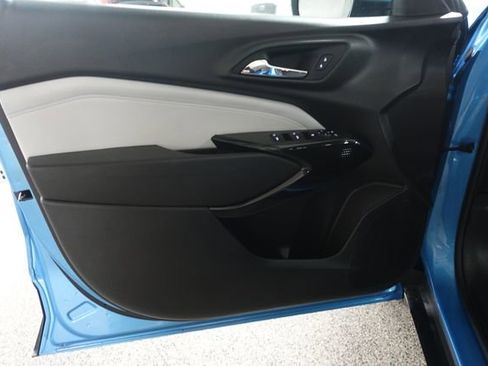Used 2025 Chevrolet Trax LT image 9