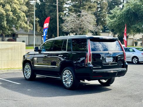 Used 2017 Cadillac Escalade Luxury image 5