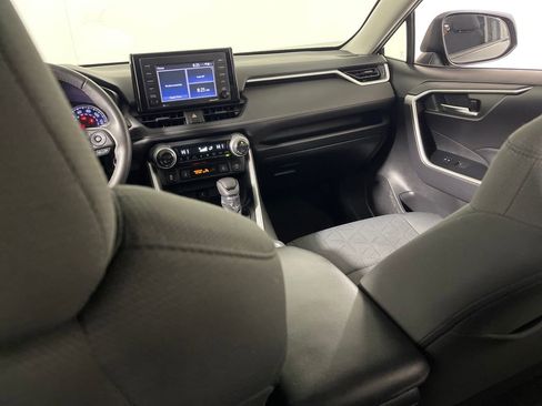 Used 2020 Toyota RAV4 XLE image 17