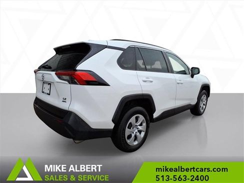 Used 2020 Toyota RAV4 LE image 7