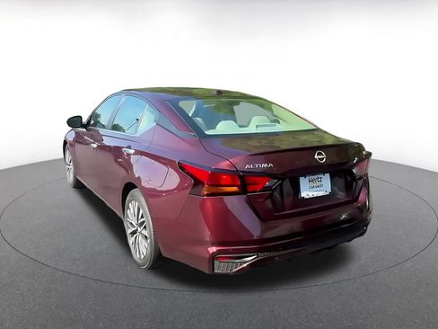Used 2025 Nissan Altima 2.5 SV FWD image 11