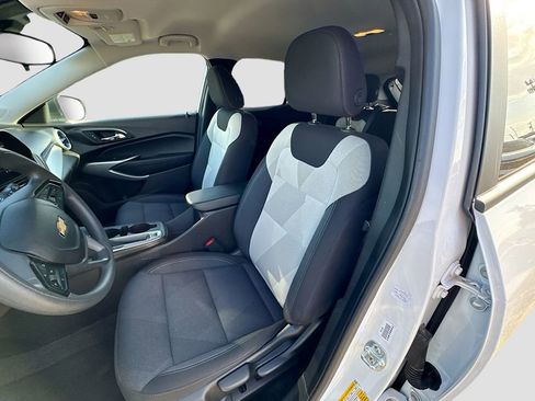 Used 2025 Chevrolet Trax LS image 19