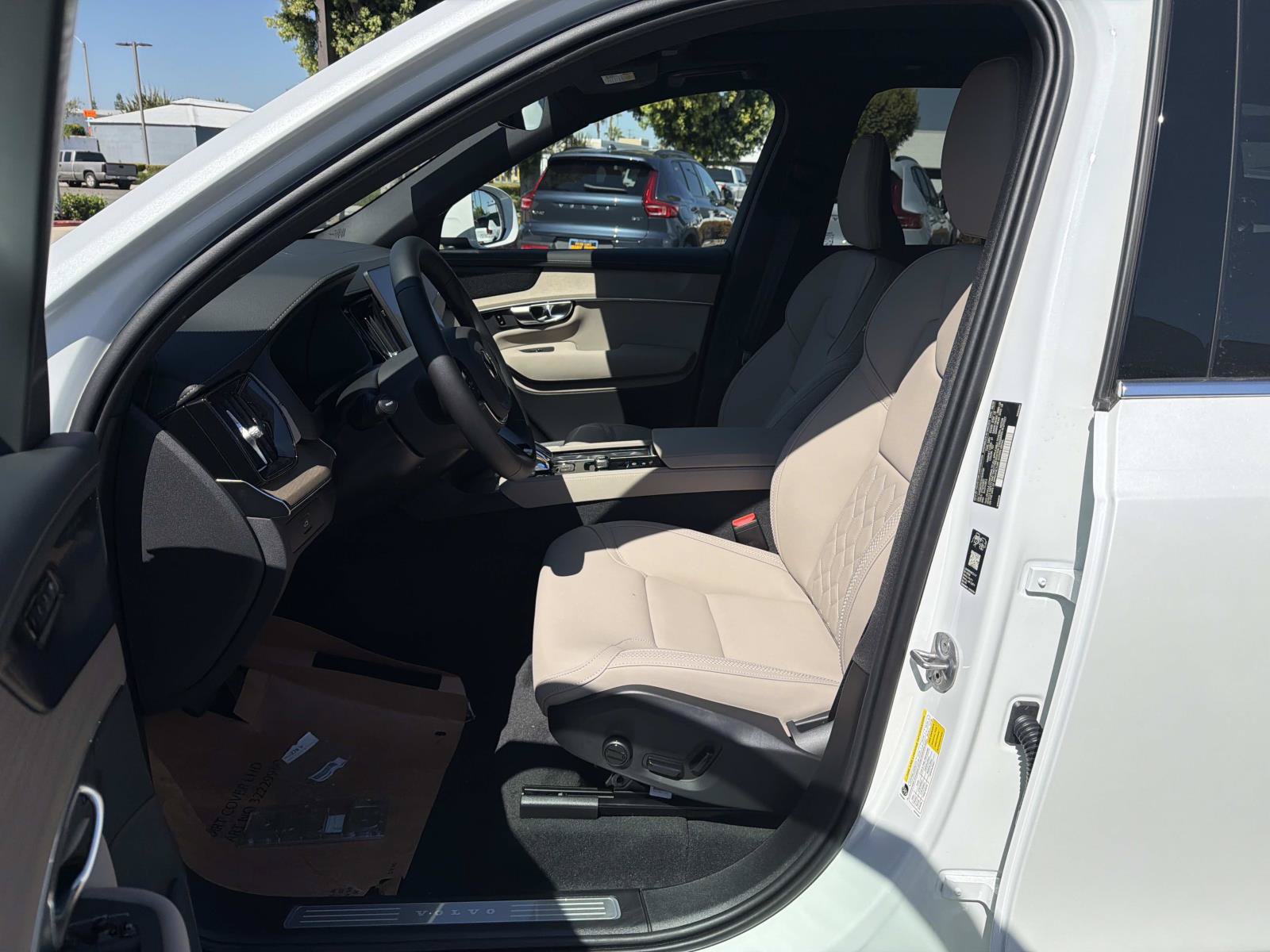 New 2027 Volvo XC90 B6 Plus AWD/4WD image 13