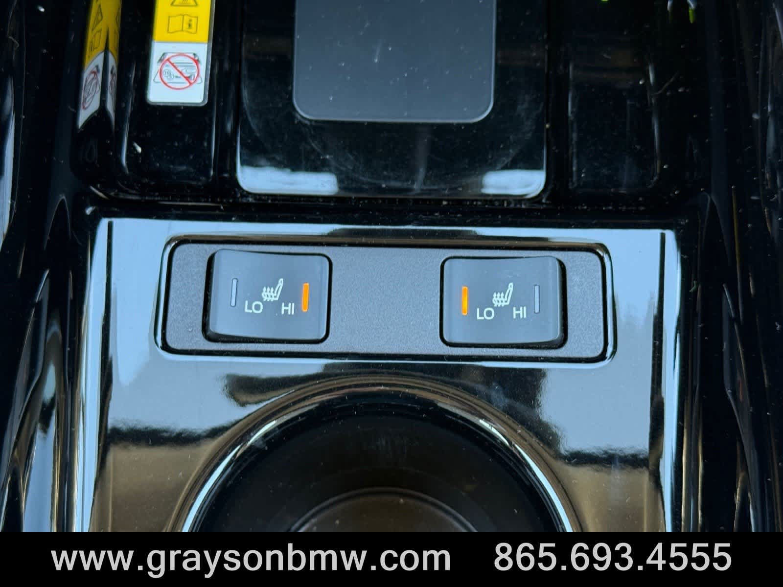 Used 2022 Toyota Prius Limited w/ Premium Convenience Package FWD image 24