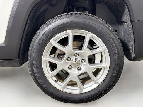 Used 2021 Jeep Renegade Limited image 29