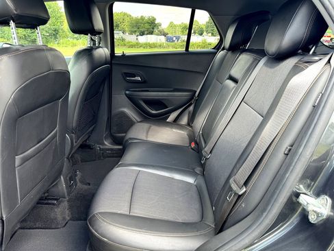 Used 2017 Chevrolet Trax LT w/ LT Convenience Package image 4