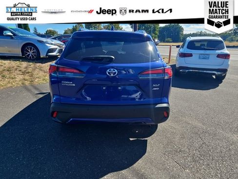 Used 2022 Toyota Corolla Cross XLE w/ Convenience Package AWD/4WD image 7