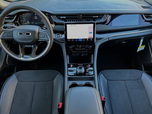 New 2023 Jeep Grand Cherokee Trailhawk w/ Advanced Protech Group II image 12