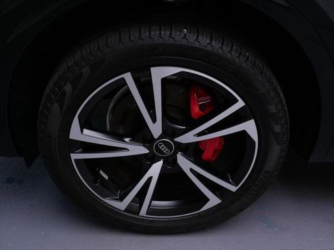 Certified 2025 Audi Q5 2.0T Premium Plus w/ Premium Plus Package AWD/4WD image 9