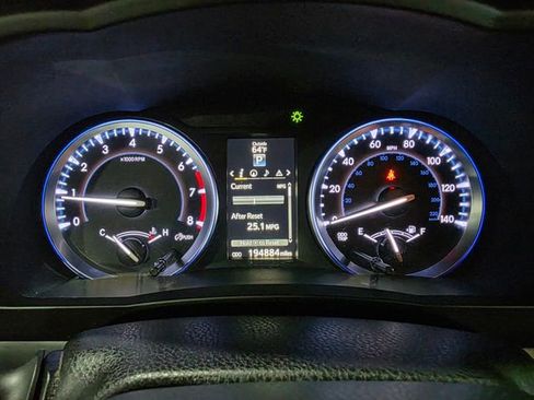 Used 2014 Toyota Highlander XLE AWD/4WD image 18