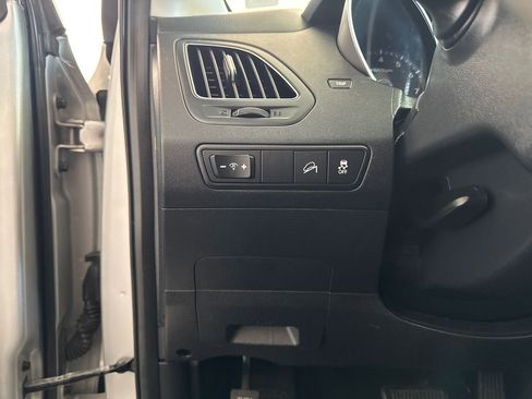 Used 2012 Hyundai Tucson Limited w/ Premium Pkg image 11