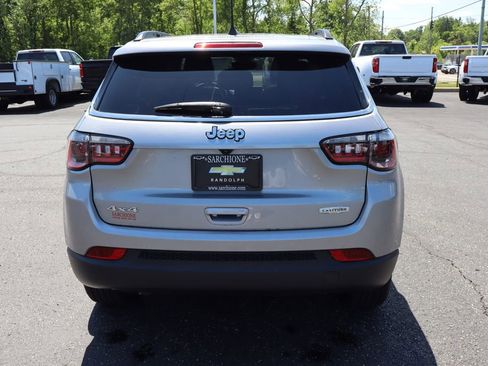 Used 2024 Jeep Compass Latitude w/ Sun and Sound Group AWD/4WD image 38