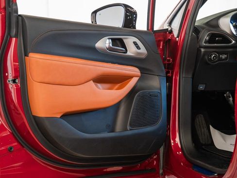 New 2026 Chrysler Pacifica Pinnacle image 39