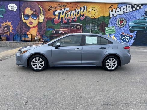 Used 2023 Toyota Corolla LE image 2